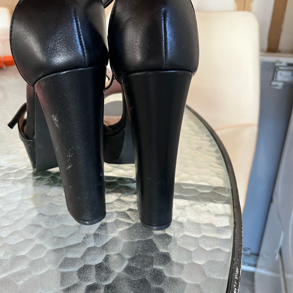 Black stiletto heels size 9